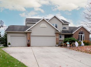 3372 Hickory Ridge Ct SW, Wyoming, MI 49418