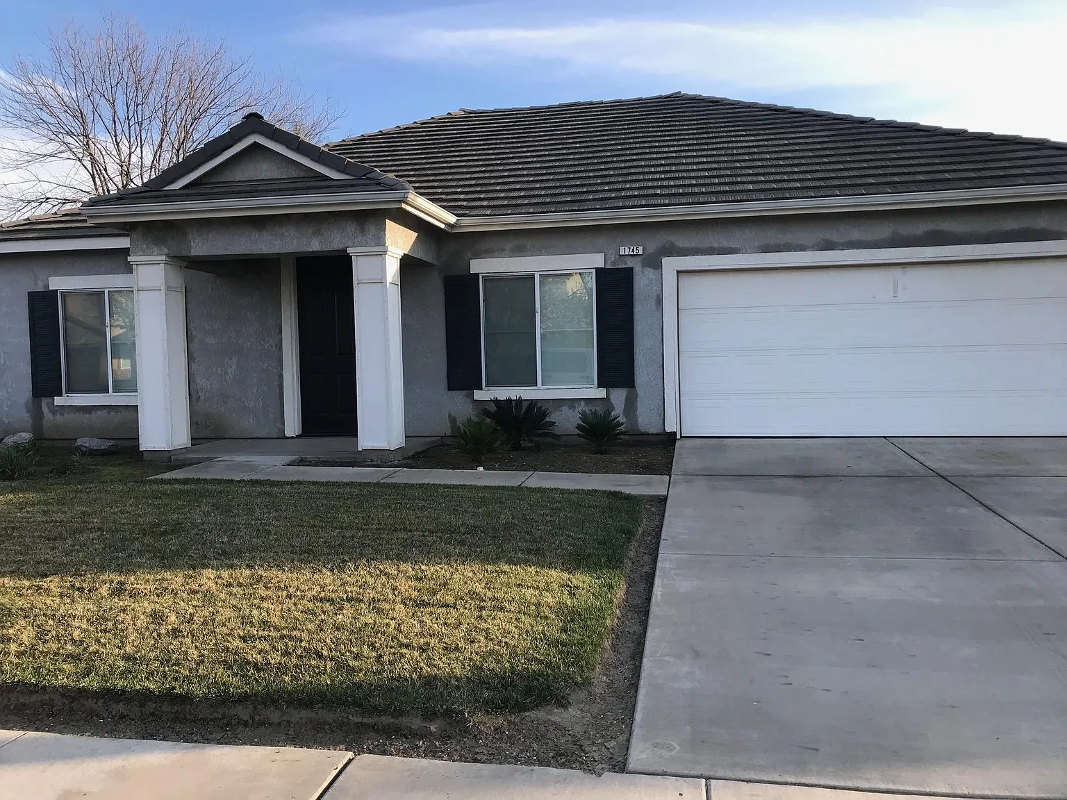 1745 W Merritt St photo 1