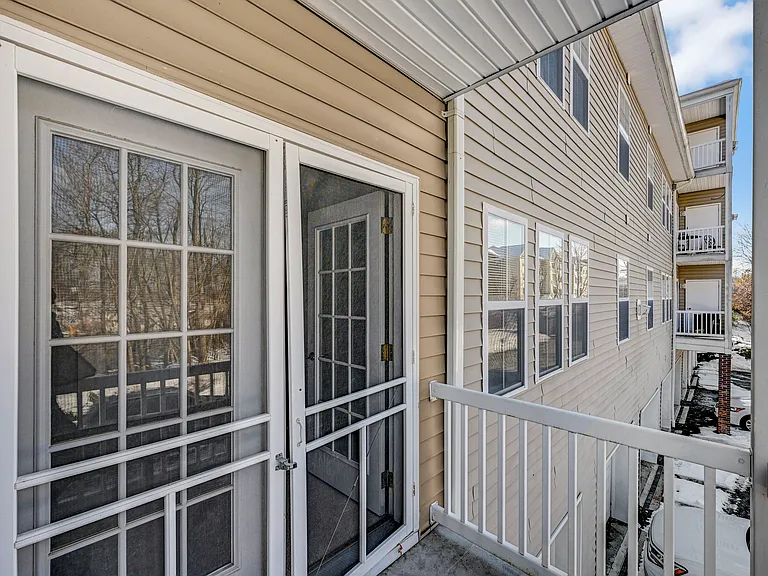 Kings View Apartments — Photo 10