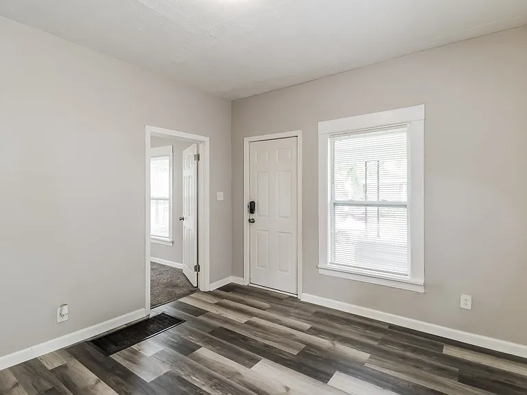 388878_017_living_room_13068340.jpg
