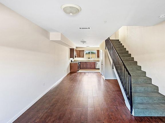 4th image of 14161 Delano St