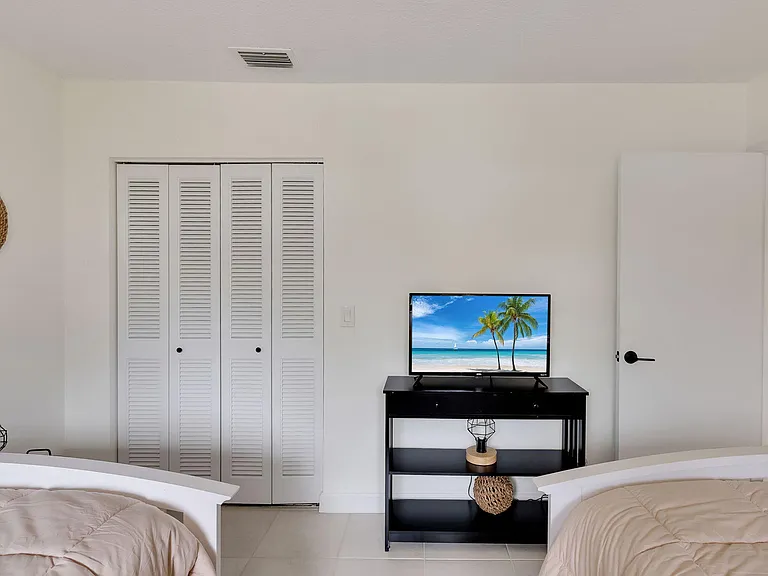 526 Club Dr — Photo 20