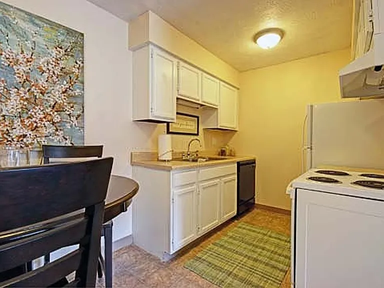 Crosswinds Apartments — Photo 9