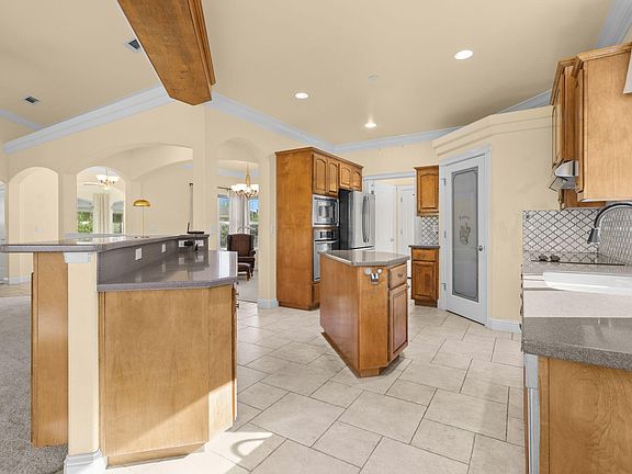 4th image of 2110 Cadjew St