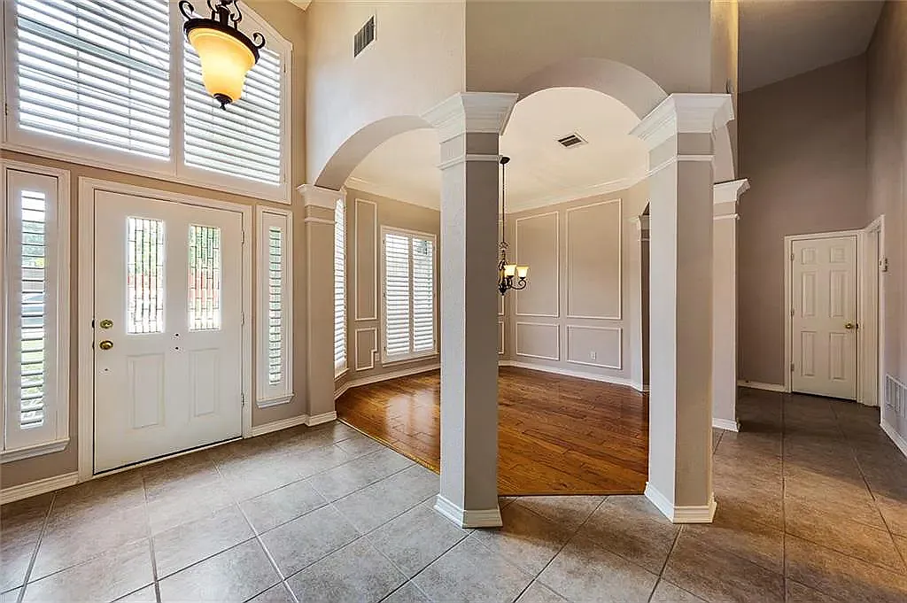 4 bed, 2363 sqft, $4,000 — Photo 3