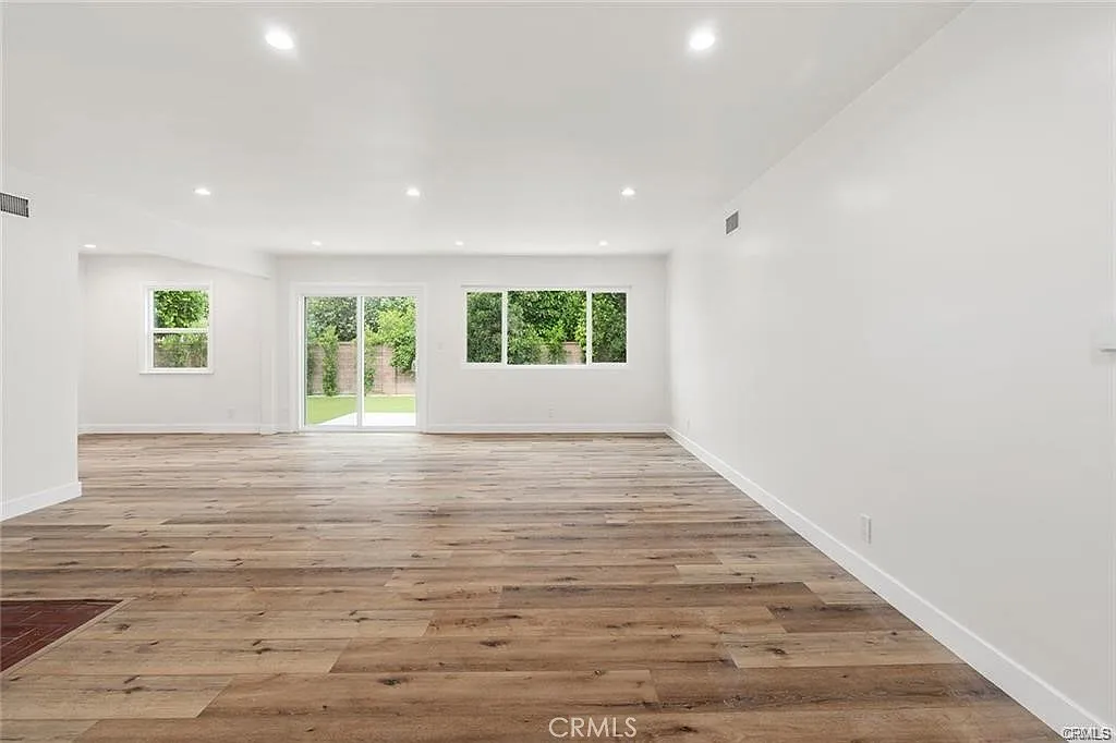 3 bed, 1417 sqft, $3,950 — Photo 4