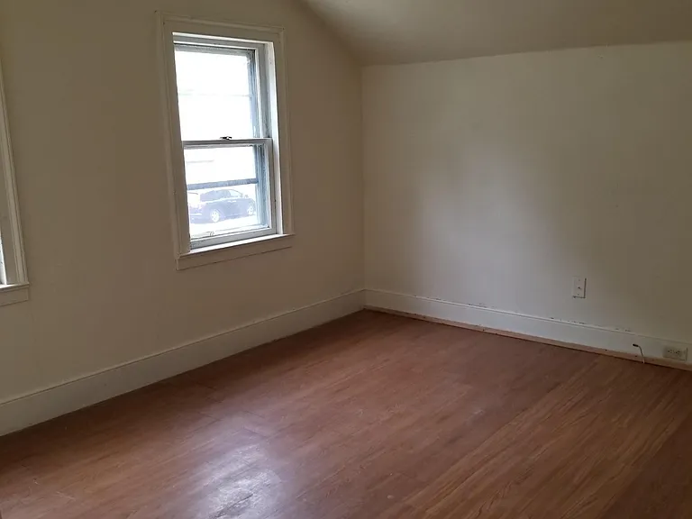 218 E Jackson St — Photo 24