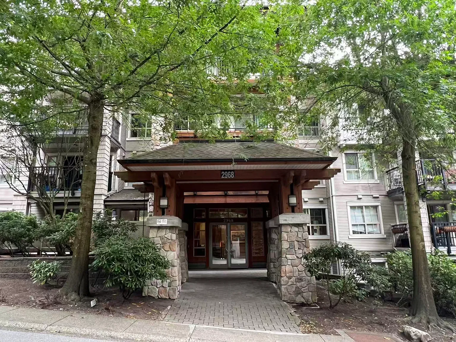 2 bed, 845 sqft, $2,300 — Photo 3