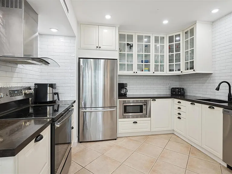 3505 S Ocean Dr #1015 — Photo 3