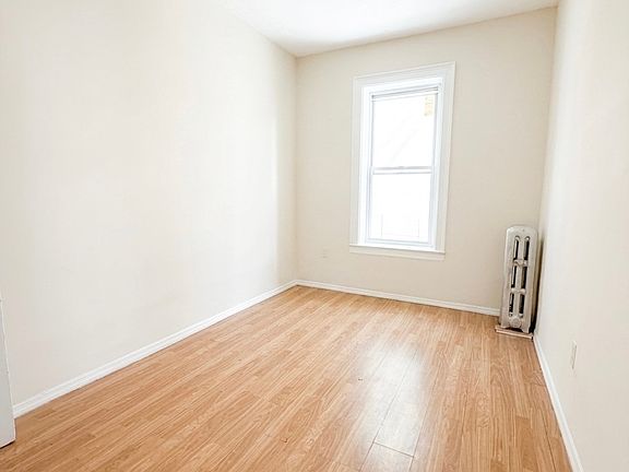 5th image of 519 Sheffield Ave #2R