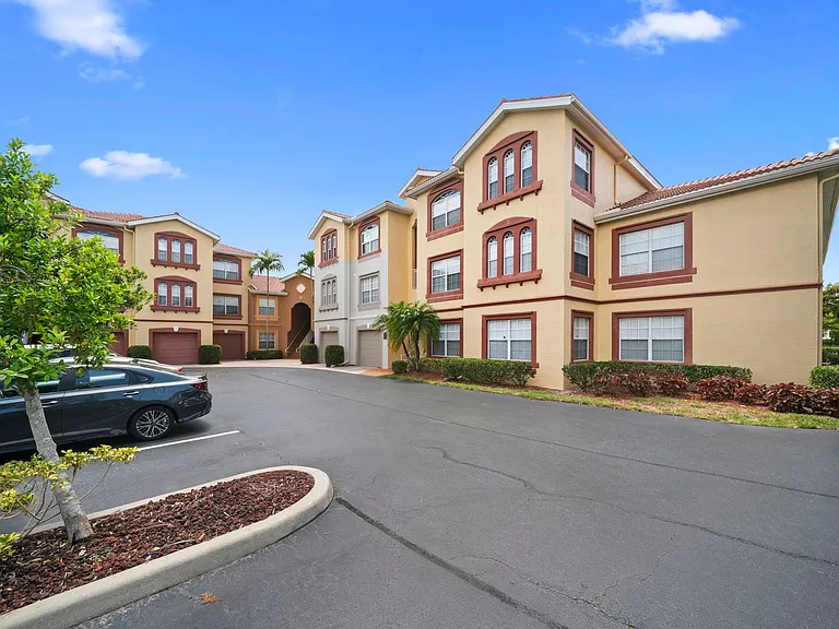 11400 Ocean Walk Ln #214 — Photo 2