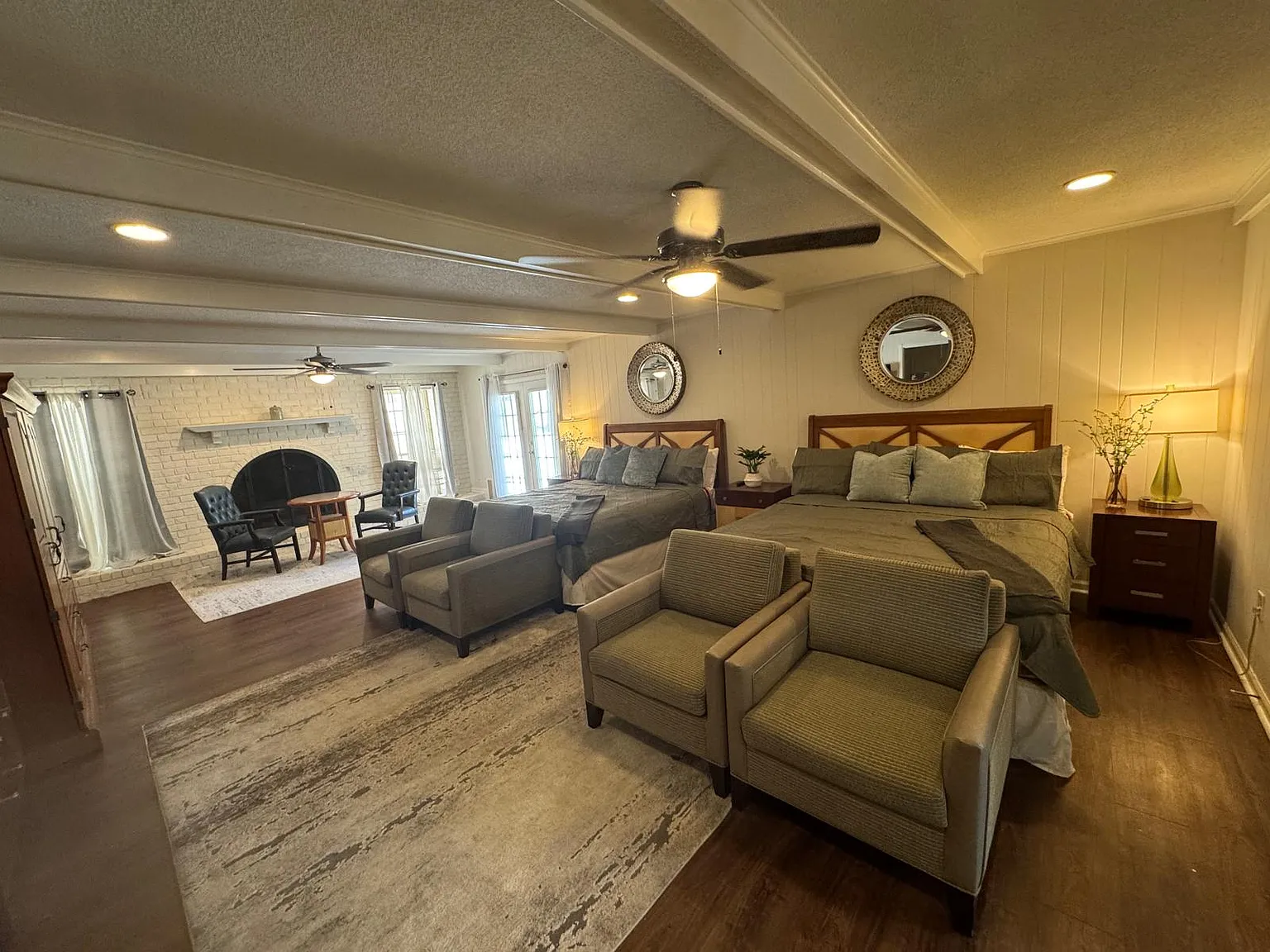 5 bed, 2195 sqft, $8,999 — Photo 3