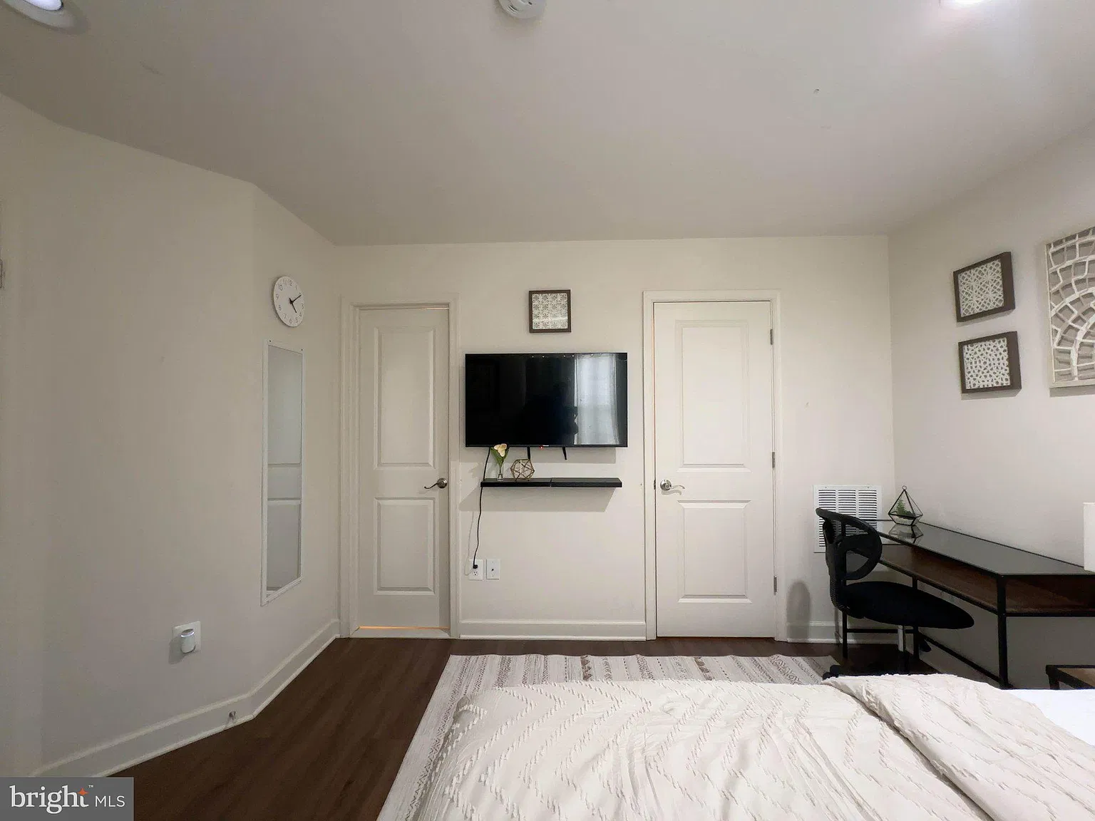 1 bed, 1.0 bath, 1600 sqft, $999 — Photo 4