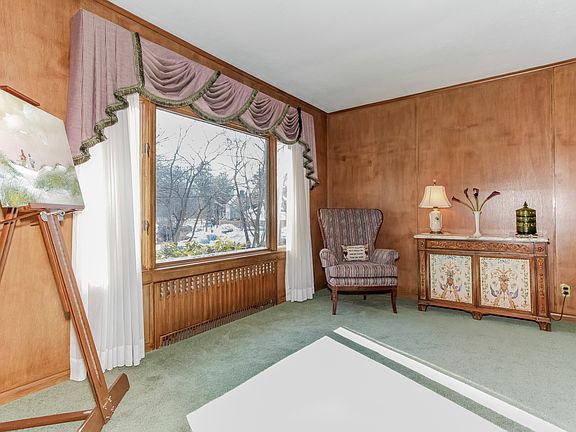 3rd image of 98 E Brookside Dr