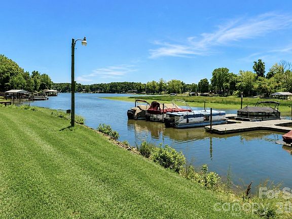 2nd image of 105 Lake Top Ln