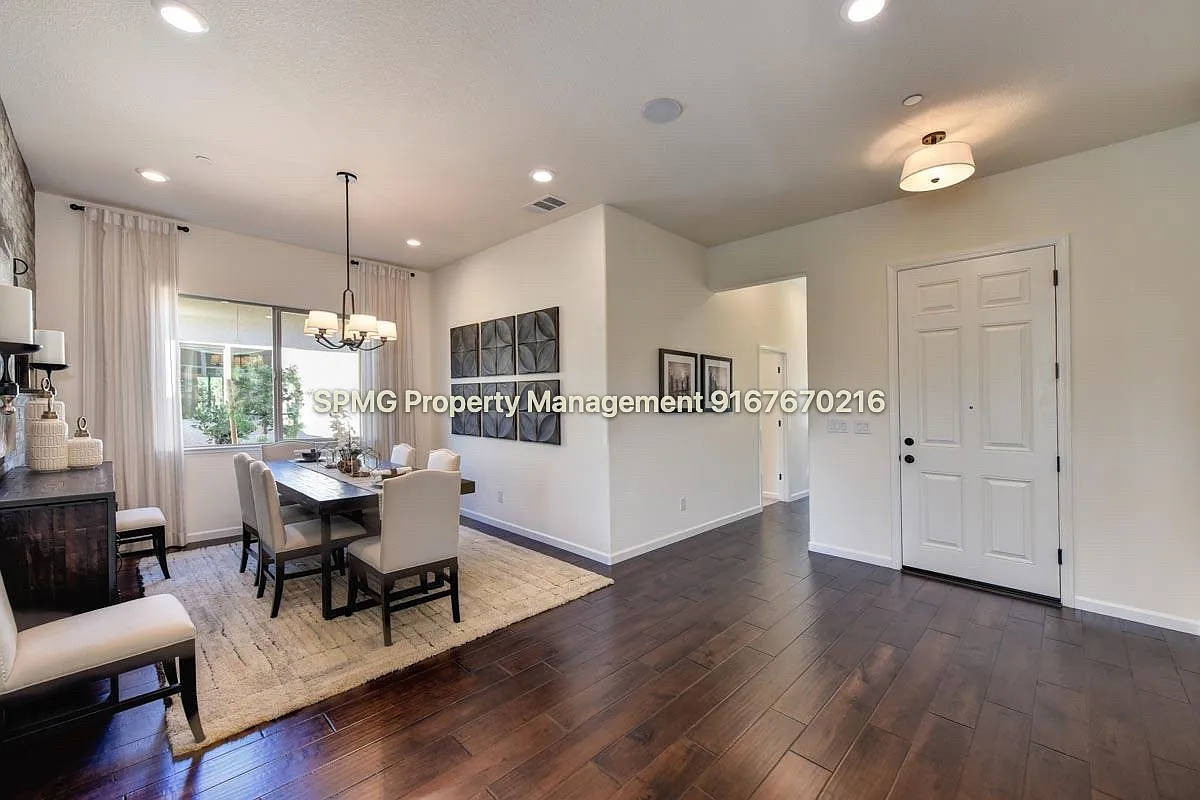 4 bed, 2419 sqft, $4,200 — Photo 2