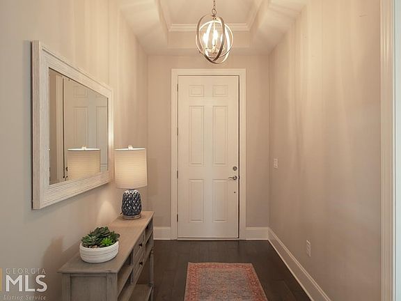 5th image of 210 Spruce Pine Cir