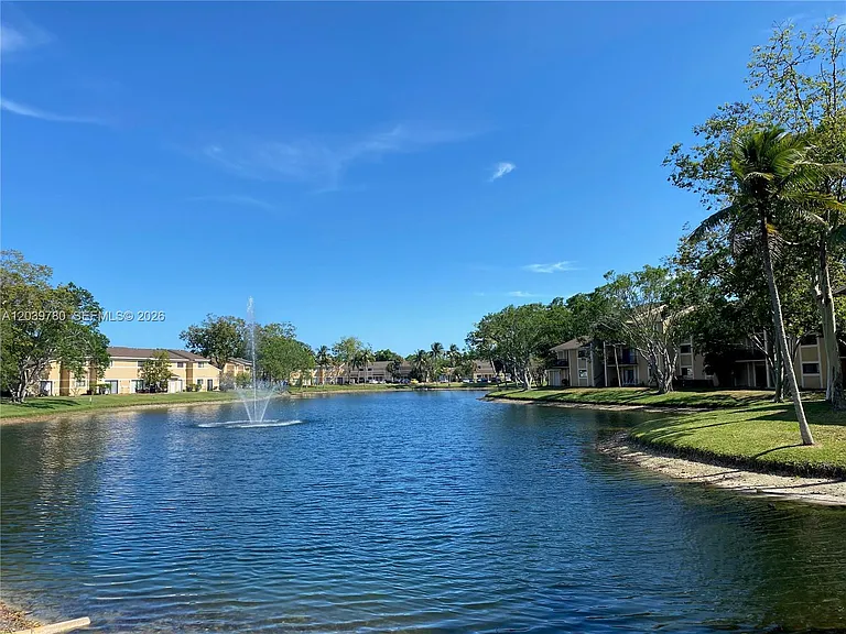 450 Palm Cir W #301 — Photo 19