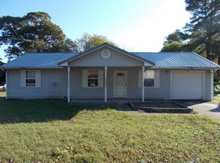 209 S Main St, Halifax, VA 24534