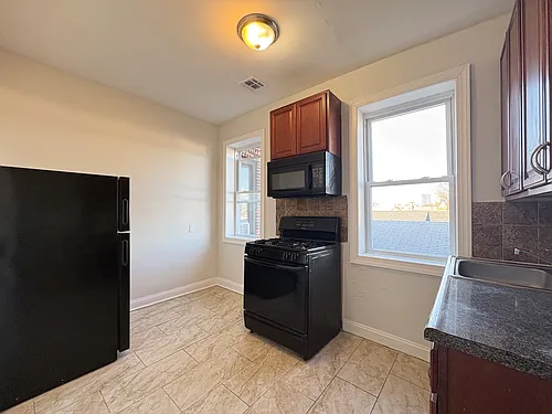 158 Bergen Ave Photo 1