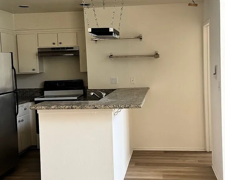 1885 Veteran Ave #305 — Photo 3