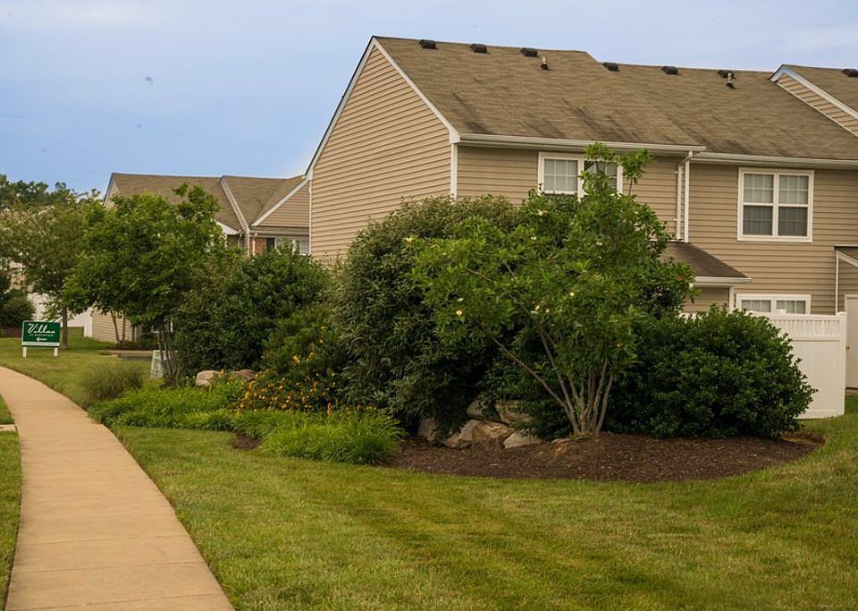 1st image of 45731 Nicholas Ct