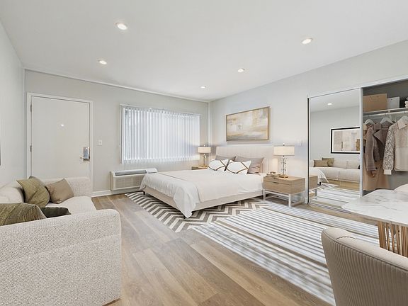 3rd image of 11458 Burbank Blvd APT 5