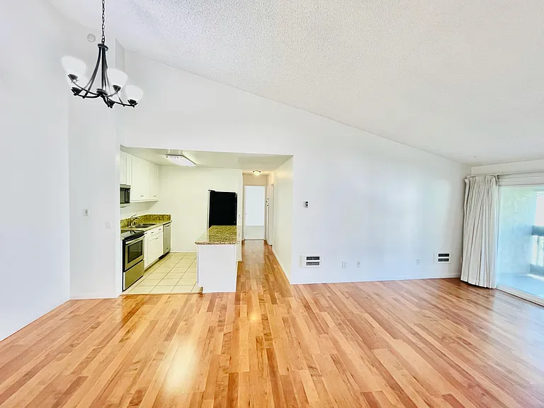 607 S Prospect Ave #301 — Photo 3