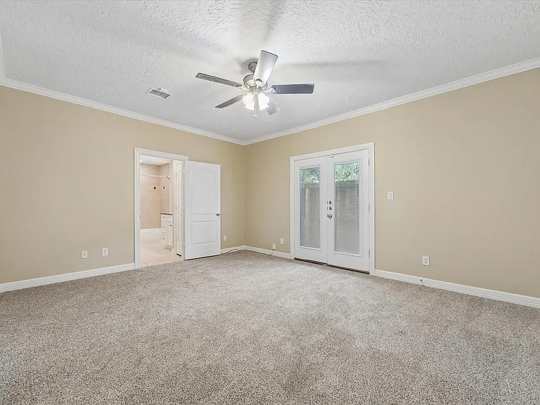 1417 Thompson St — Photo 15