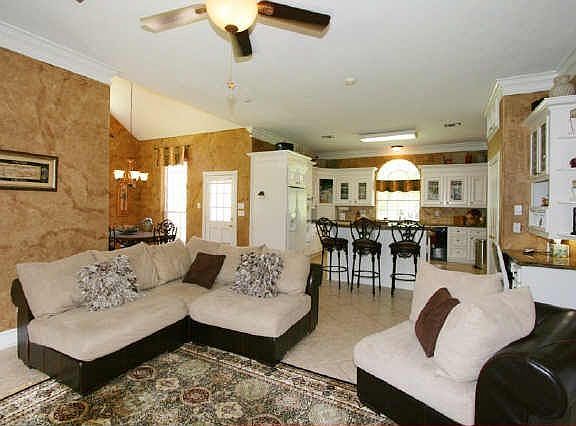 5th image of 650 Oak Dr