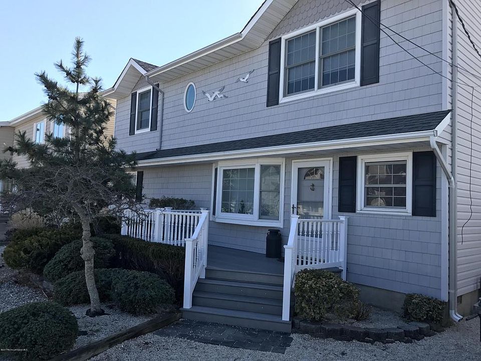 1st image of 3451 E Thistle Ave