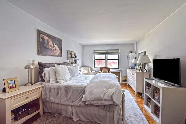 Rented by Bank Neary | media 12