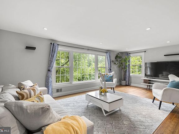 4th image of 7927 Central Park Cir