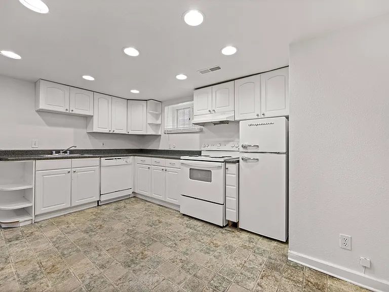 1217 E 14th Ave. — Photo 20