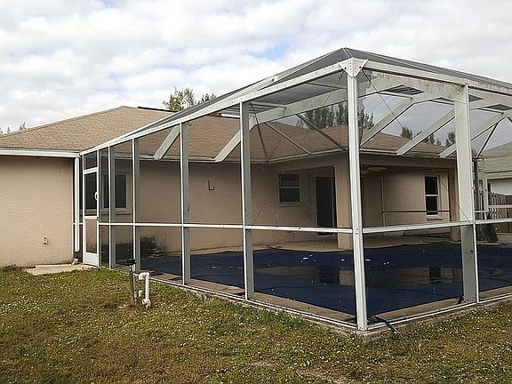 5th image of 2633 SW 10th Ave
