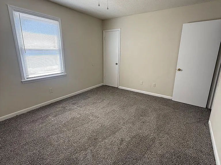904 Verdant Dr — Photo 9