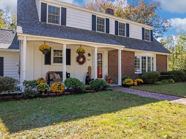 847 Middlesex Road, Topsham, ME 04086