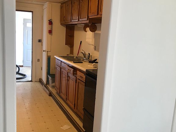 4th image of 246 Mattis Ave