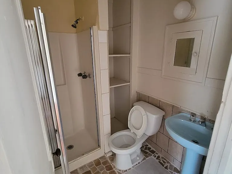 212 S Oleander Ave — Photo 8