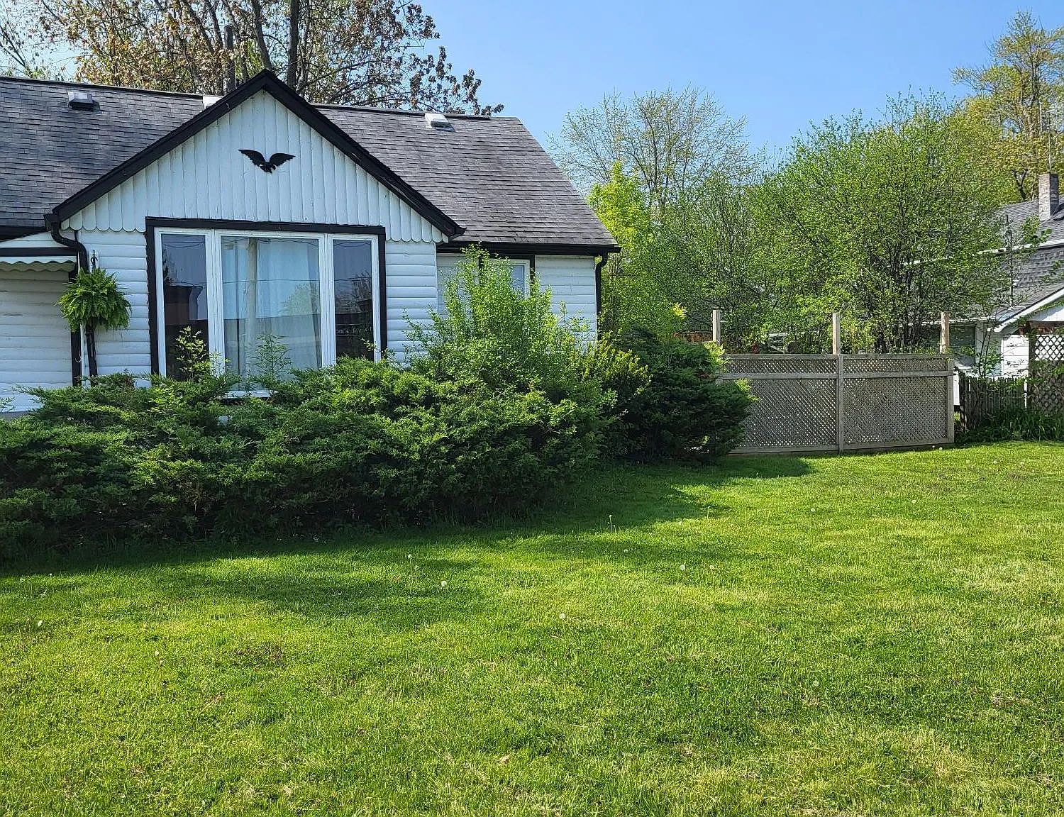 4 bed, $2,000 — Photo 1