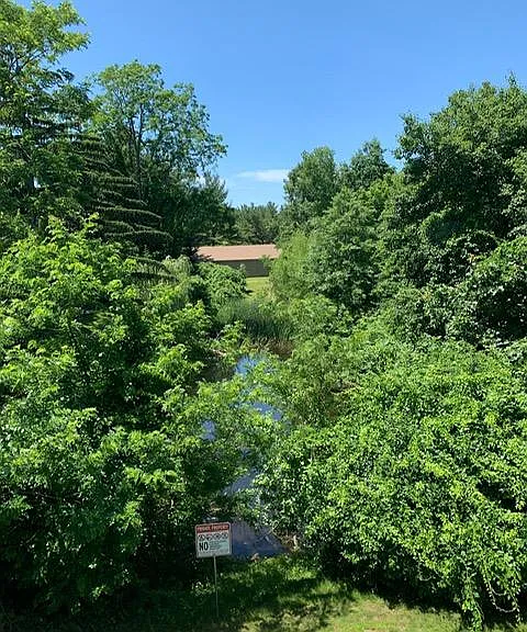 11 Greenbriar Dr — Photo 2