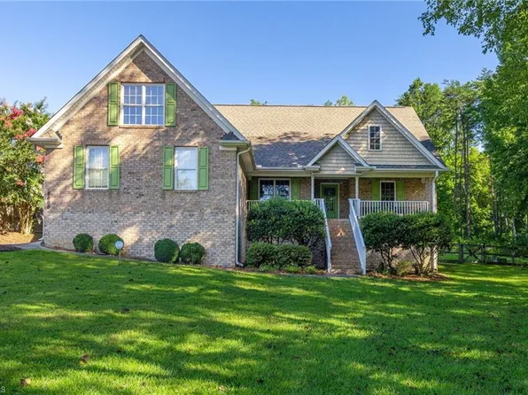 5685 Friendship Glen Dr, Browns Summit, NC 27214