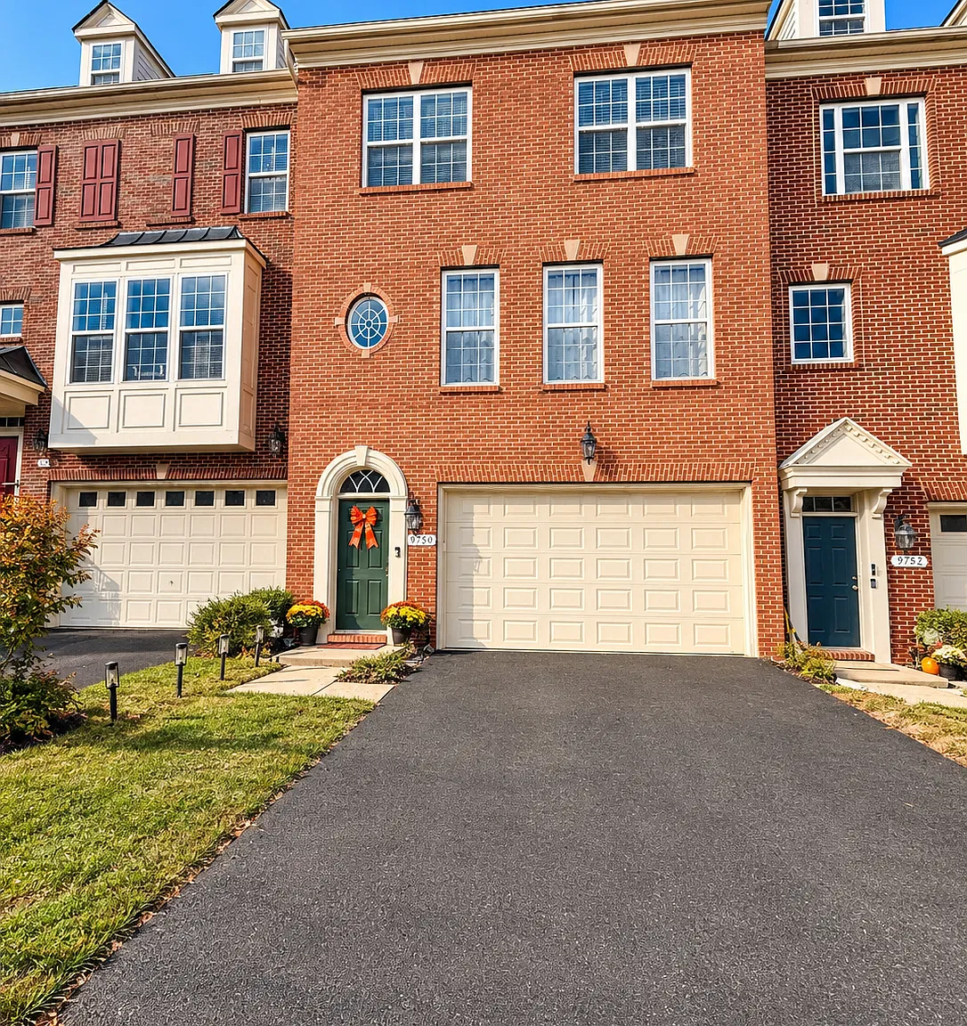 3 bed, 3.5 bath, 2489 sqft, $2,900 — Photo 1