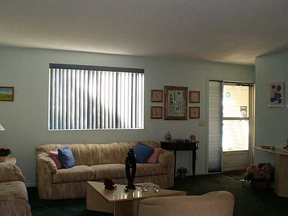 3rd image of 1004 Williamsburg Cir