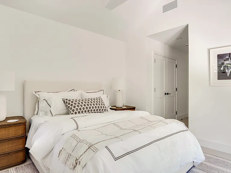 41 Montauk Ave — Photo 34
