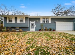 29 Crestview Ter, Buffalo Grove, IL