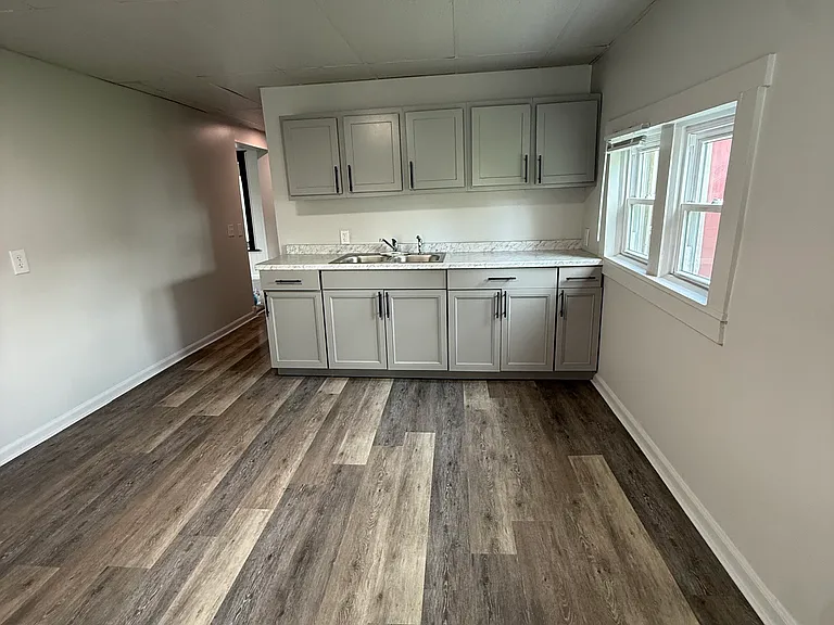 1010 Putnam Ave — Photo 3