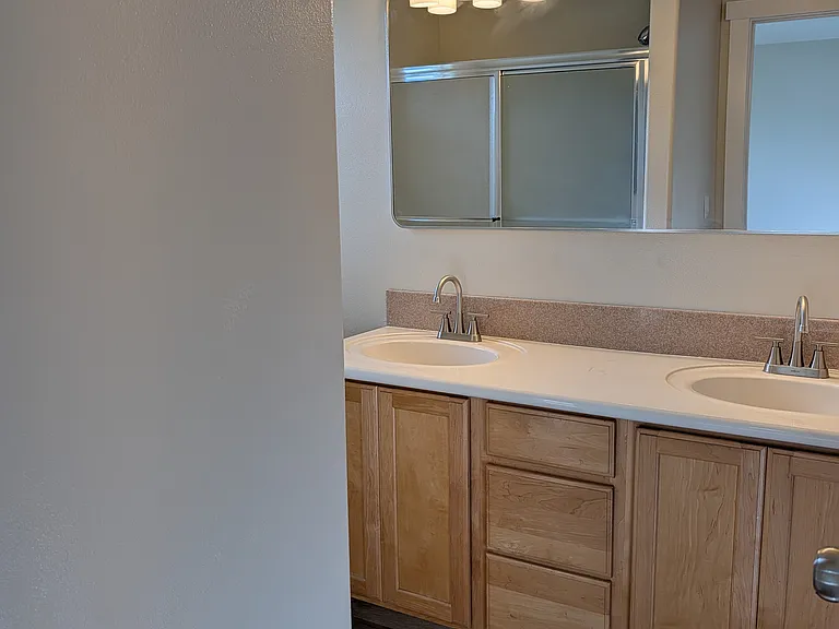 2723 Manchester Dr — Photo 12