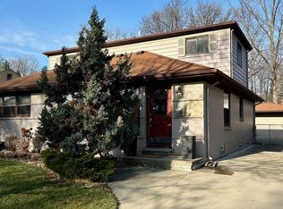 2199 Derby Rd, Troy, MI 48084