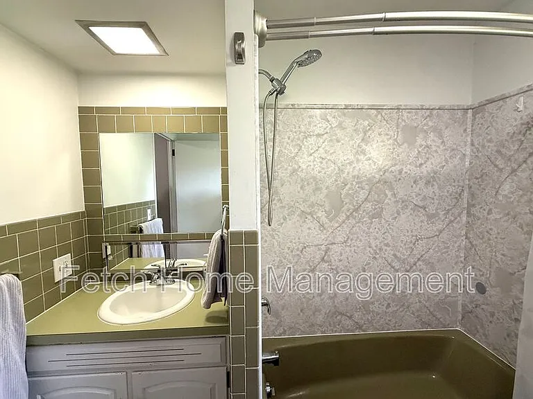 417 Surrey Dr — Photo 14